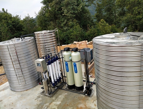 百色乐业交投二期项目部4吨超滤净水设备
